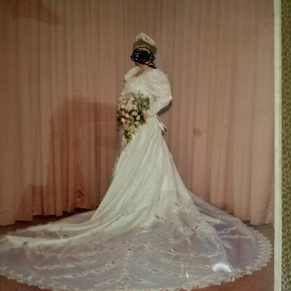 Vintage WEDDING DRESS SZ18?